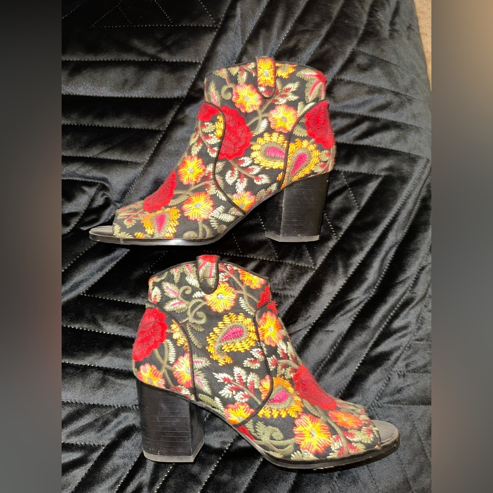 - Floral embroidered heels